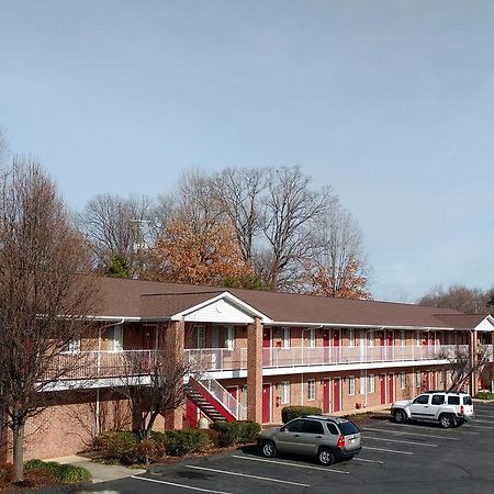 Affordable Suites Charlottesville Exterior foto