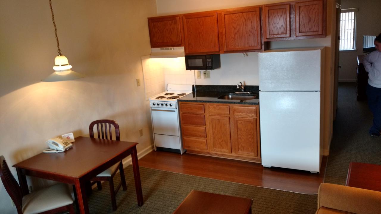 Affordable Suites Charlottesville Exterior foto